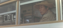 丹波、篠山に到着しバスに乗る金田一