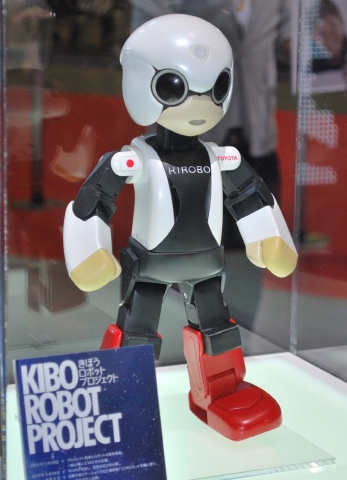 東京モーターショー　２０１５　きぼうロボットプロジェクトのキロボ（ＫＩＲＯＢＯ)
