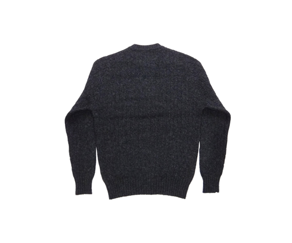 lacoblksweater02.jpg